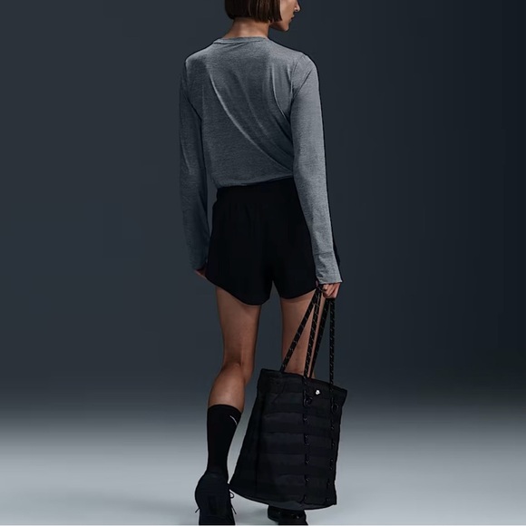 NIKE Women's Element Running Crewneck Pullover Long Sleeve Shirt, Smoke Grey - Picture 4 of 6